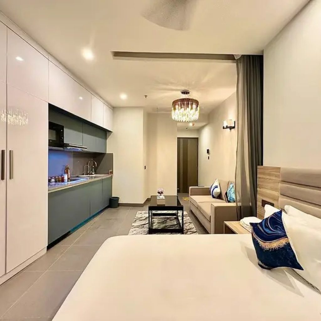 Supernova Noida room price: budget lodging near metro