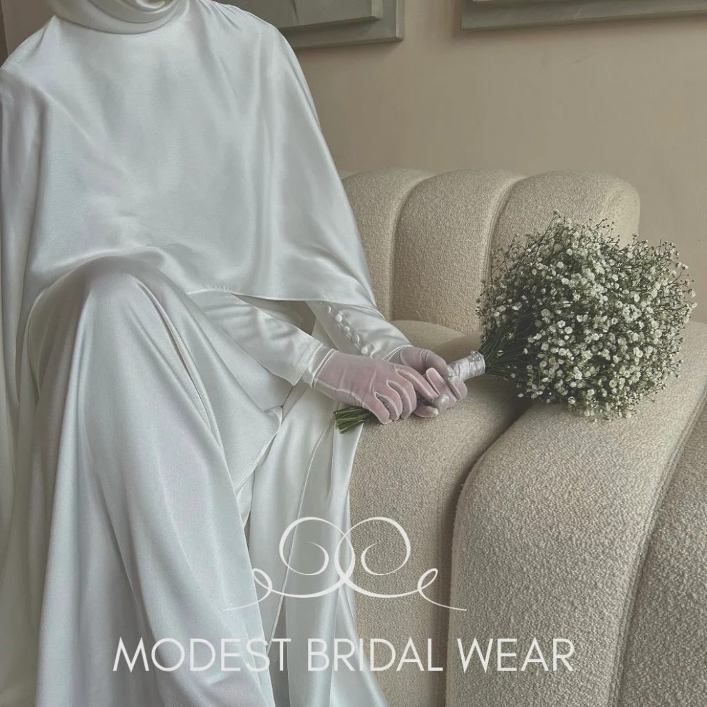 Dramatic Bridal Look: Wedding Dresses with Capes Dramatic Bridal Look: Wedding Dresses with Capes