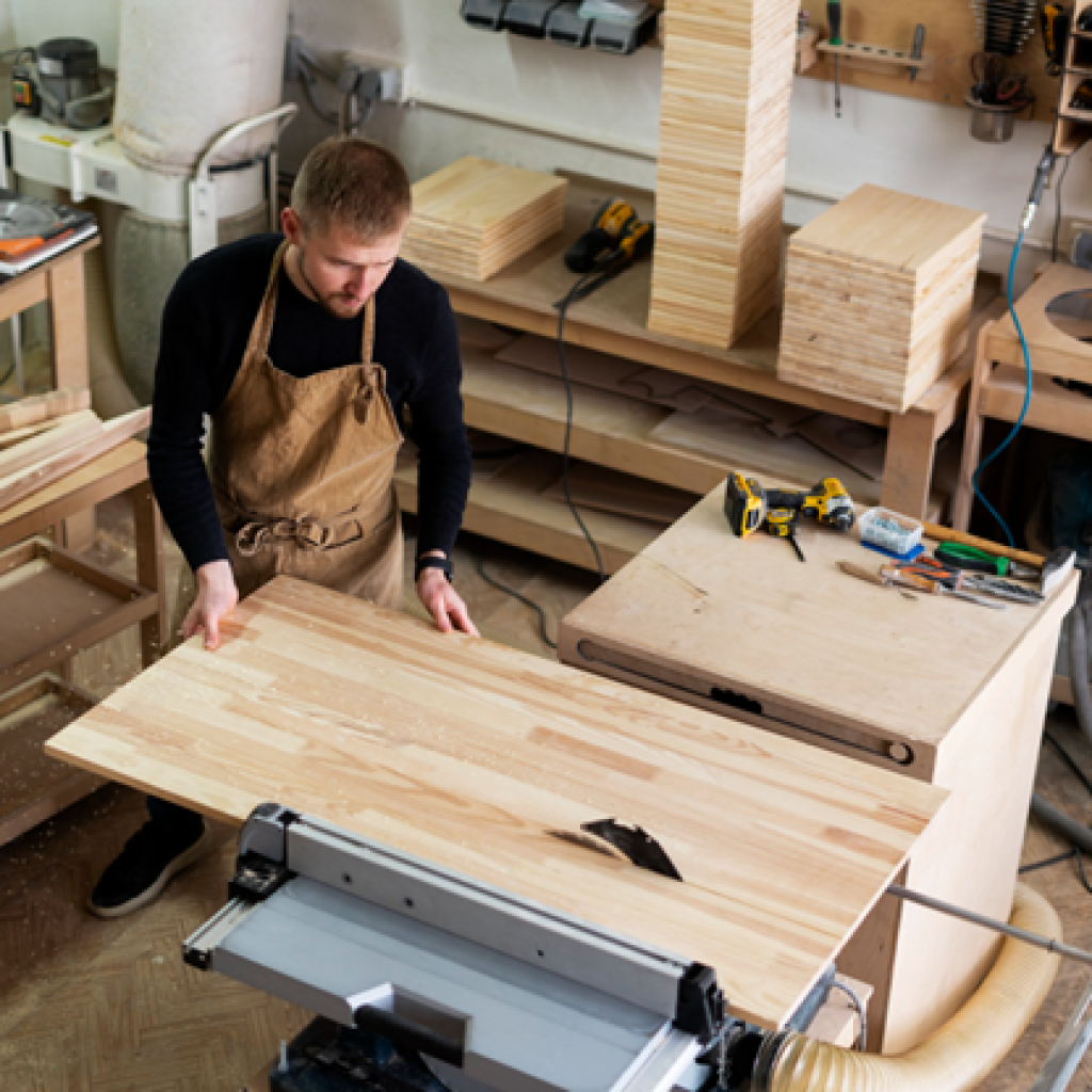 Sturdy Work Bench with Vice for Woodworking