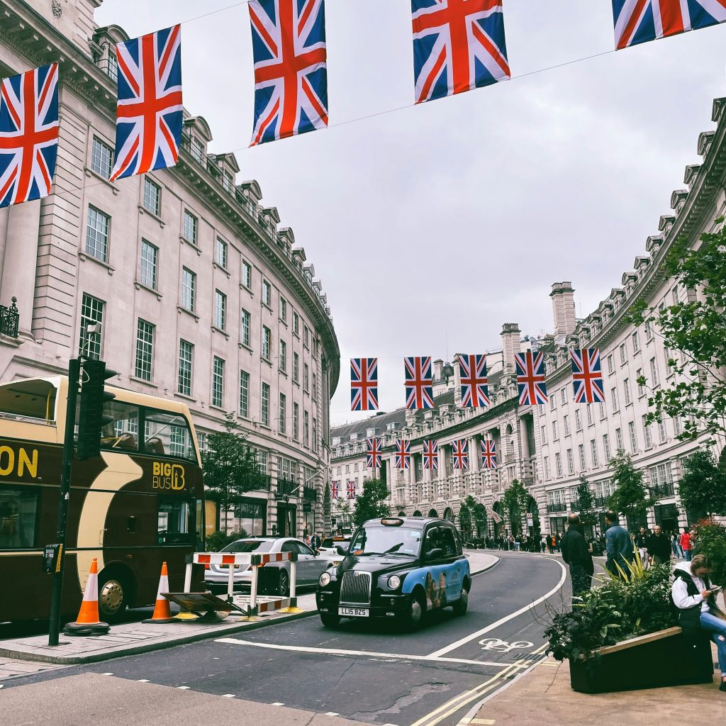 Effortless Heathrow to Southampton Transfers with Trusted Drivers