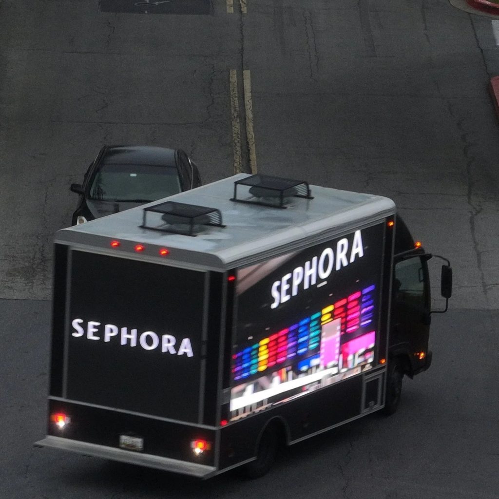 Eye-Catching Outdoor Ads on Wheels in NYC Eye-Catching Outdoor Ads on Wheels in NYC