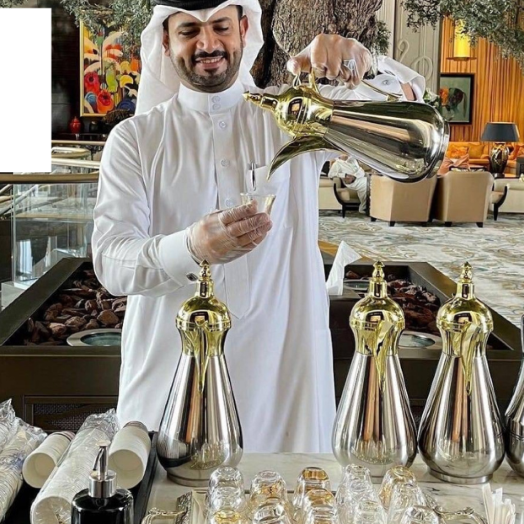 نكهة تراثية لا تُنسى: القهوة العربية مع التمر الأصالة والدفء