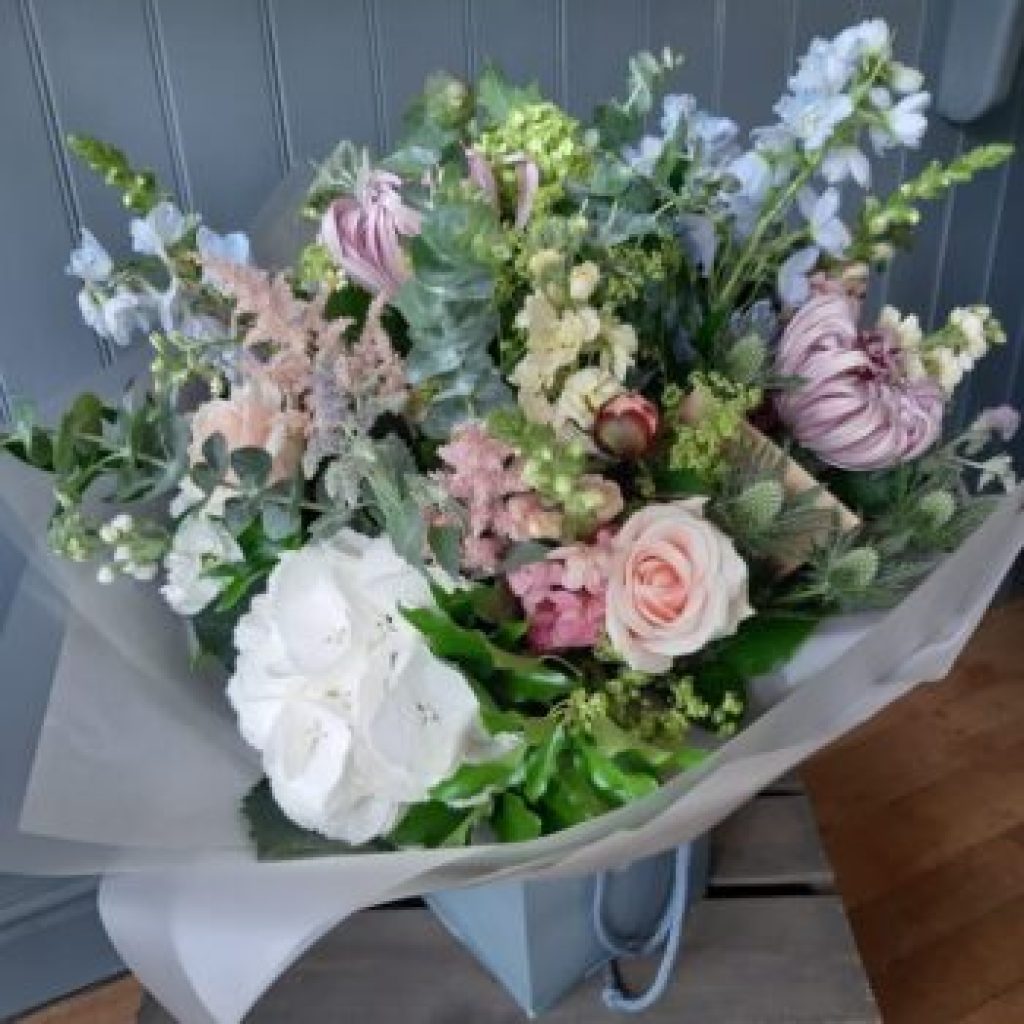 A Stunning Bunch of Red Rose Flowers for Any Occasion