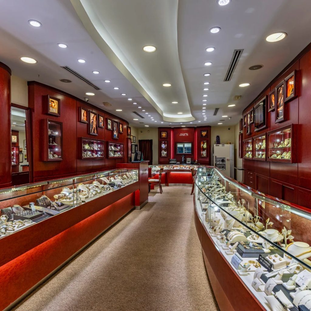 Sell your precious diamond ring Miami safely and fast