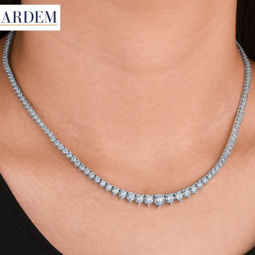 Elegant Sparkle: A Stunning Diamond Tennis Bracelet for discerning tastes