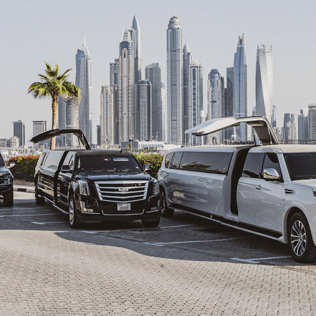 Pink Limousine | Dubaiexoticlimo.ae