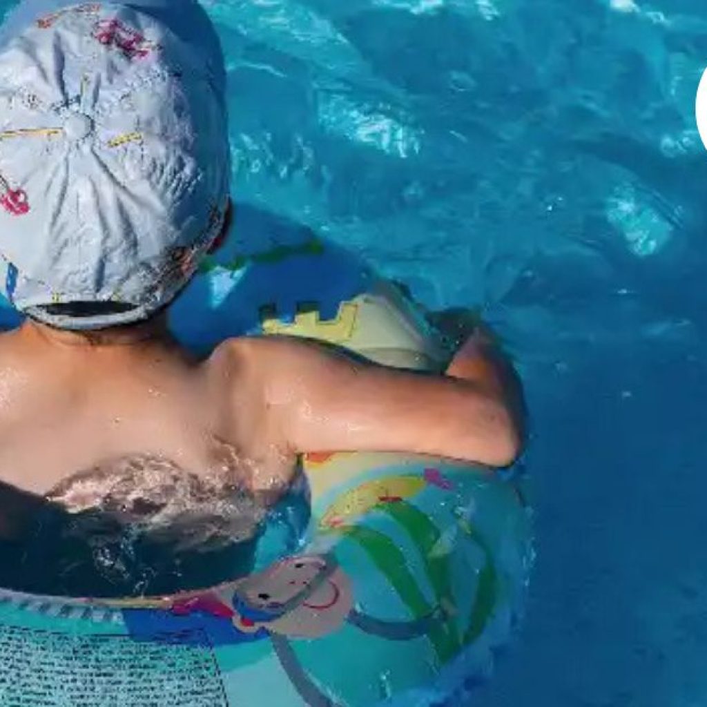 One-on-one swimming coaching for young learners