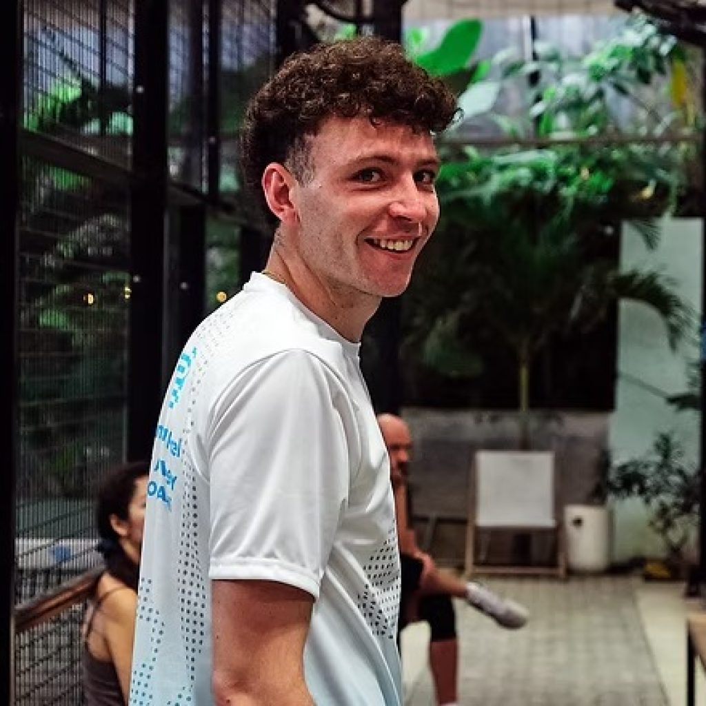 Playful Padel in Ubud: Meet Local Players for a Friendly Match