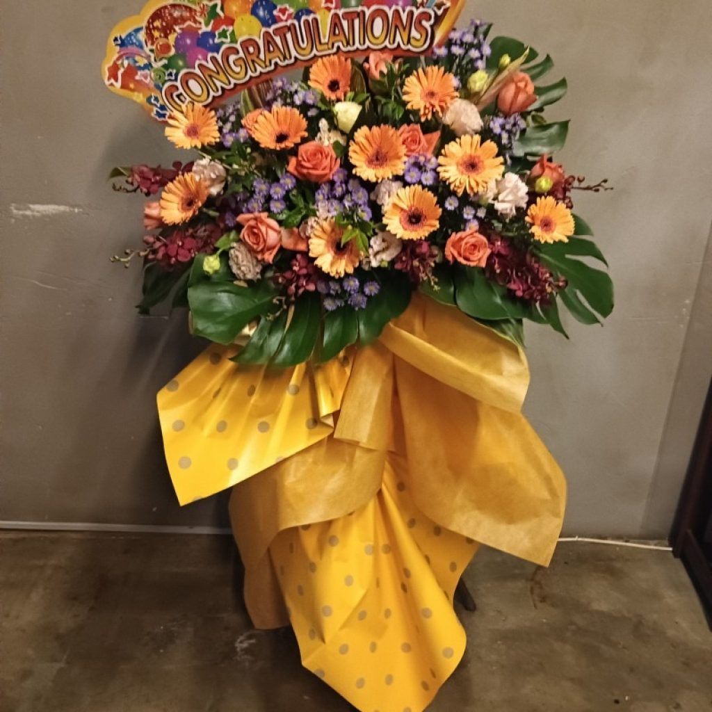 Elegant hand-tied blooms to Ipoh, delivered with care